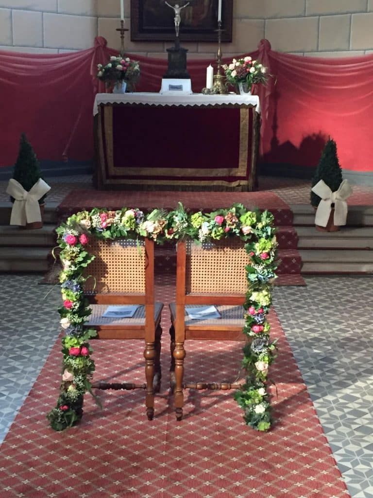 OleLiese_StuhlMitBlumen-768x1024 Fotorechte Güterverwaltung Panker.jpeg